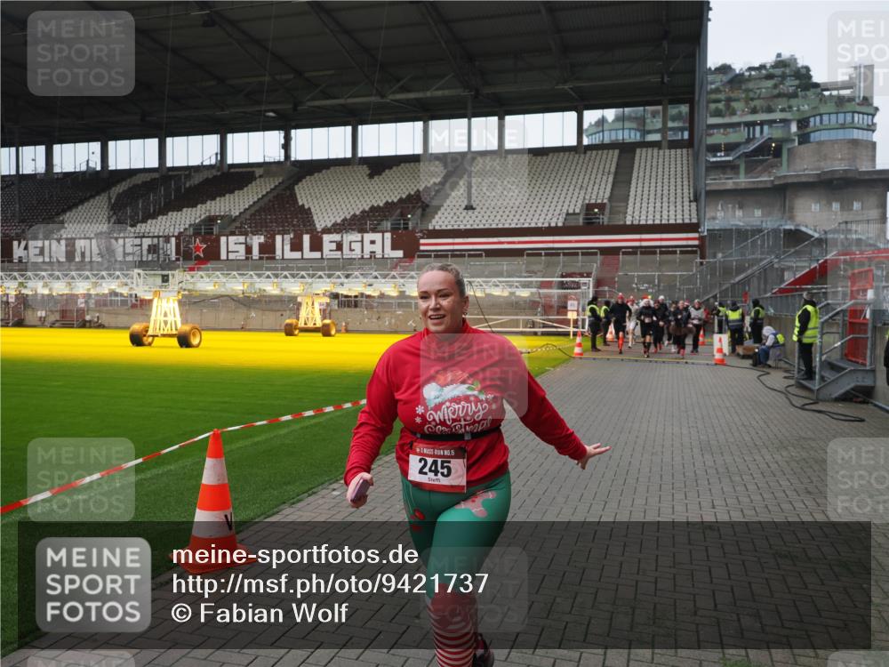 07.12.2025 - St. Pauli X-Mass-Run No. 15 Fabian Wolf http://msf.ph/oto/9421737 07.12.2025 11:47:42 Ziel 107, 121, 125, 131, 237, 245, 254, 1032, 1534, 1539, 1540, 1622, 1951, 3225, 3655, 3664, 3754, 3770 meine-sportfotos.de