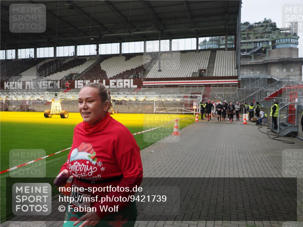 07.12.2025 - St. Pauli X-Mass-Run No. 15 Fabian Wolf http://msf.ph/oto/9421739 07.12.2025 11:47:42 Ziel 107, 121, 125, 131, 237, 245, 254, 1032, 1534, 1539, 1540, 1622, 1951, 3225, 3655, 3664, 3754, 3770 meine-sportfotos.de