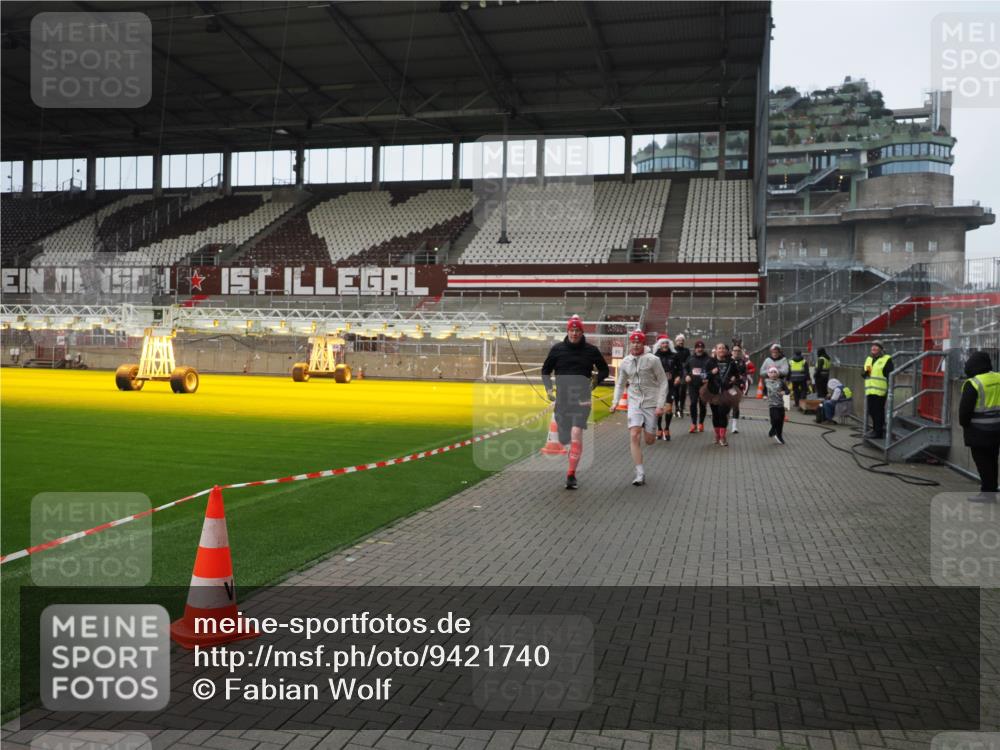 07.12.2025 - St. Pauli X-Mass-Run No. 15 Fabian Wolf http://msf.ph/oto/9421740 07.12.2025 11:47:46 Ziel 107, 121, 125, 131, 237, 245, 254, 1032, 1534, 1539, 1540, 1622, 1951, 2451, 2452, 2475, 3225, 3227, 3655, 3664, 3754, 3770 meine-sportfotos.de