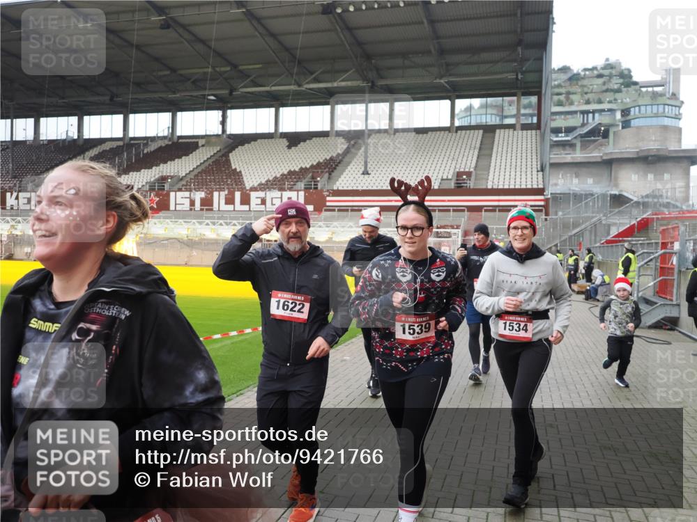 07.12.2025 - St. Pauli X-Mass-Run No. 15 Fabian Wolf http://msf.ph/oto/9421766 07.12.2025 11:47:52 Ziel 1032, 1534, 1539, 1622, 1951, 2381, 2384, 2451, 2452, 2475, 2516, 2842, 3225, 3227, 3313, 4425, 4427 meine-sportfotos.de