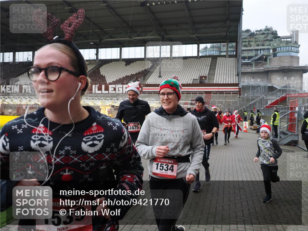07.12.2025 - St. Pauli X-Mass-Run No. 15 Fabian Wolf http://msf.ph/oto/9421770 07.12.2025 11:47:53 Ziel 1032, 1471, 1474, 1534, 1539, 1597, 1622, 1951, 2381, 2384, 2451, 2452, 2475, 2516, 2842, 3225, 3227, 3312, 3313, 4425, 4427 meine-sportfotos.de