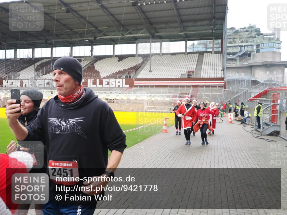 07.12.2025 - St. Pauli X-Mass-Run No. 15 Fabian Wolf http://msf.ph/oto/9421778 07.12.2025 11:47:54 Ziel 1032, 1471, 1474, 1534, 1539, 1597, 1622, 1951, 2381, 2384, 2451, 2452, 2475, 2516, 2842, 3225, 3227, 3312, 3313, 4425, 4427 meine-sportfotos.de