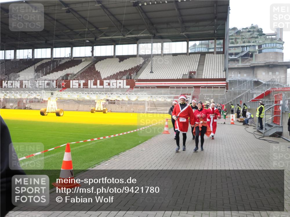 07.12.2025 - St. Pauli X-Mass-Run No. 15 Fabian Wolf http://msf.ph/oto/9421780 07.12.2025 11:47:55 Ziel 724, 796, 1032, 1471, 1474, 1534, 1539, 1597, 1622, 1951, 2381, 2384, 2451, 2452, 2475, 2516, 2842, 3225, 3227, 3312, 3313, 4425, 4427 meine-sportfotos.de