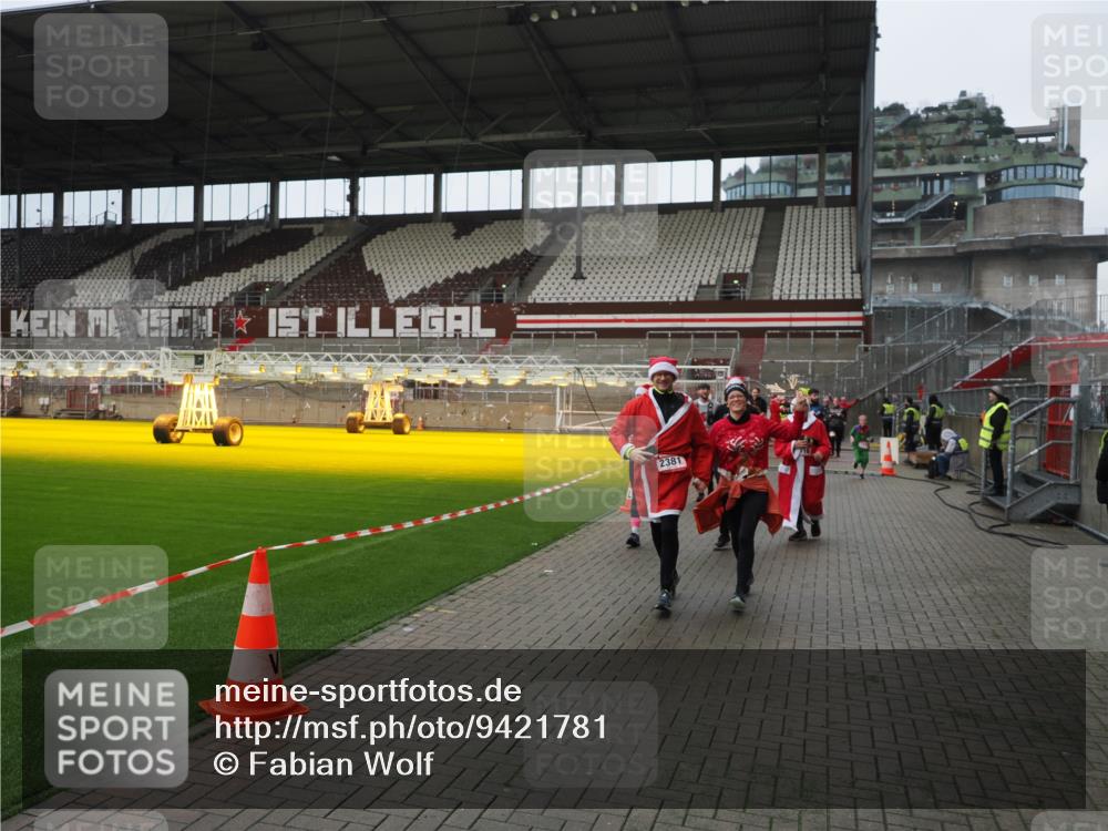 07.12.2025 - St. Pauli X-Mass-Run No. 15 Fabian Wolf http://msf.ph/oto/9421781 07.12.2025 11:47:55 Ziel 724, 796, 1032, 1471, 1474, 1534, 1539, 1597, 1622, 1951, 2381, 2384, 2451, 2452, 2475, 2516, 2842, 3225, 3227, 3312, 3313, 4425, 4427 meine-sportfotos.de