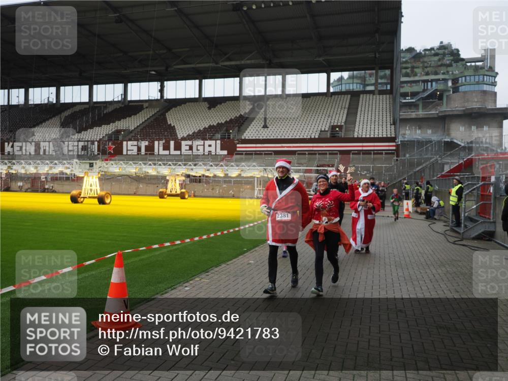 07.12.2025 - St. Pauli X-Mass-Run No. 15 Fabian Wolf http://msf.ph/oto/9421783 07.12.2025 11:47:55 Ziel 724, 796, 1032, 1471, 1474, 1534, 1539, 1597, 1622, 1951, 2381, 2384, 2451, 2452, 2475, 2516, 2842, 3225, 3227, 3312, 3313, 4425, 4427 meine-sportfotos.de