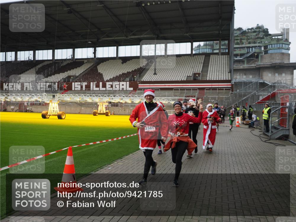 07.12.2025 - St. Pauli X-Mass-Run No. 15 Fabian Wolf http://msf.ph/oto/9421785 07.12.2025 11:47:56 Ziel 724, 796, 1032, 1471, 1474, 1534, 1539, 1597, 1622, 1951, 2381, 2384, 2451, 2452, 2475, 2516, 2842, 3225, 3227, 3312, 3313, 4425, 4427 meine-sportfotos.de