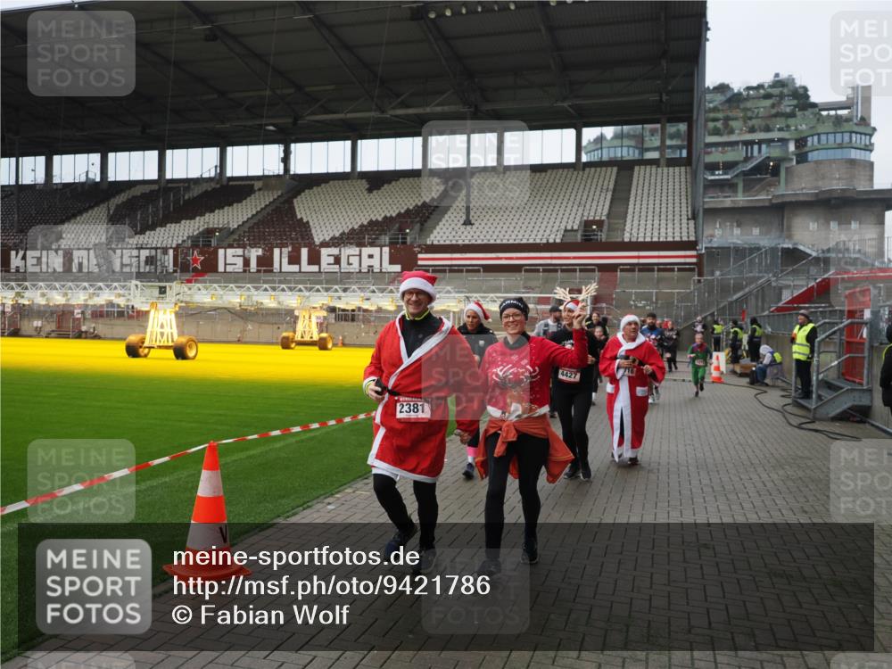 07.12.2025 - St. Pauli X-Mass-Run No. 15 Fabian Wolf http://msf.ph/oto/9421786 07.12.2025 11:47:56 Ziel 724, 796, 1032, 1471, 1474, 1534, 1539, 1597, 1622, 1951, 2381, 2384, 2451, 2452, 2475, 2516, 2842, 3225, 3227, 3312, 3313, 4425, 4427 meine-sportfotos.de