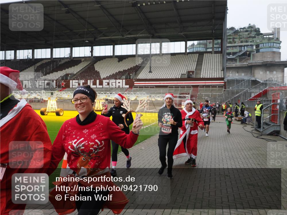 07.12.2025 - St. Pauli X-Mass-Run No. 15 Fabian Wolf http://msf.ph/oto/9421790 07.12.2025 11:47:57 Ziel 724, 796, 1032, 1471, 1474, 1534, 1539, 1597, 1622, 1951, 2381, 2384, 2451, 2452, 2475, 2516, 2842, 3225, 3227, 3312, 3313, 4425, 4427 meine-sportfotos.de