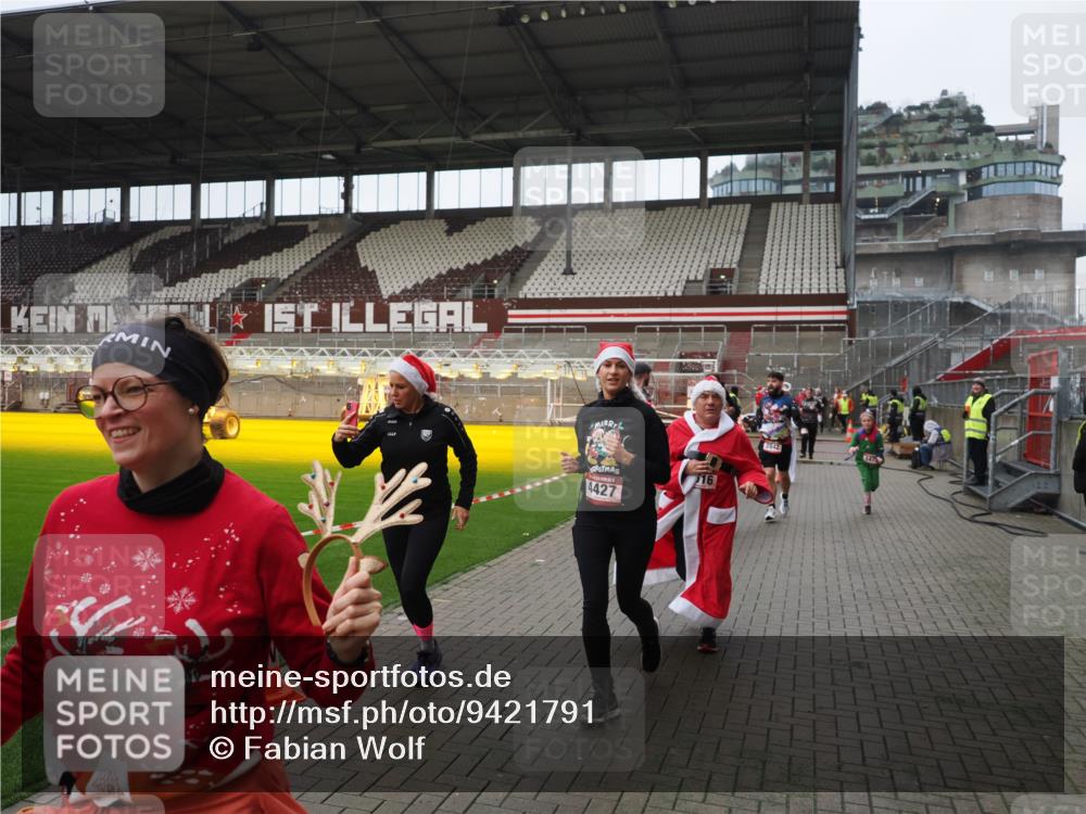 07.12.2025 - St. Pauli X-Mass-Run No. 15 Fabian Wolf http://msf.ph/oto/9421791 07.12.2025 11:47:57 Ziel 724, 796, 1032, 1471, 1474, 1534, 1539, 1597, 1622, 1951, 2381, 2384, 2451, 2452, 2475, 2516, 2842, 3225, 3227, 3312, 3313, 4425, 4427 meine-sportfotos.de