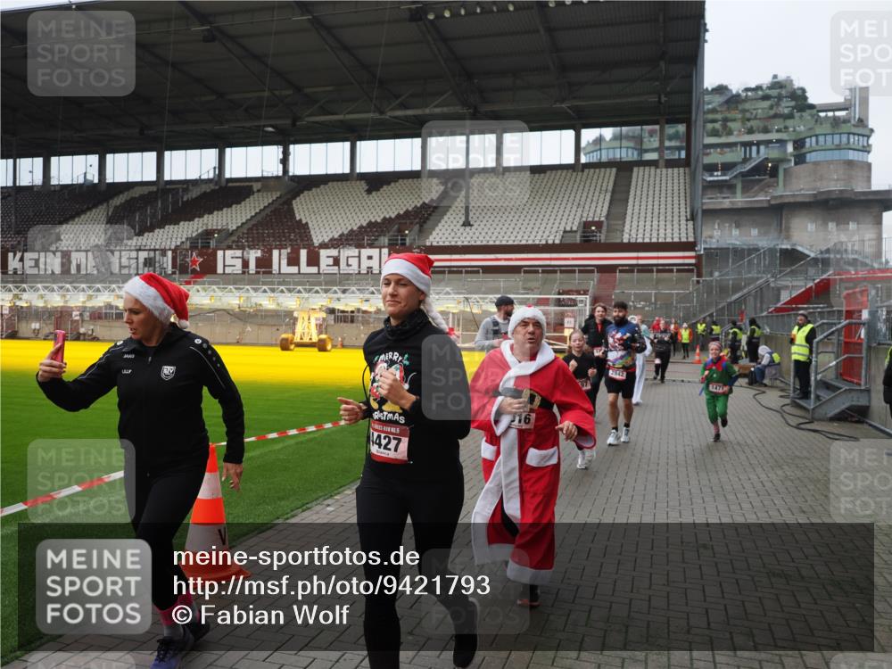 07.12.2025 - St. Pauli X-Mass-Run No. 15 Fabian Wolf http://msf.ph/oto/9421793 07.12.2025 11:47:58 Ziel 724, 796, 1032, 1471, 1474, 1534, 1539, 1597, 1622, 1951, 2381, 2384, 2451, 2452, 2475, 2516, 2842, 3225, 3227, 3312, 3313, 4425, 4427 meine-sportfotos.de