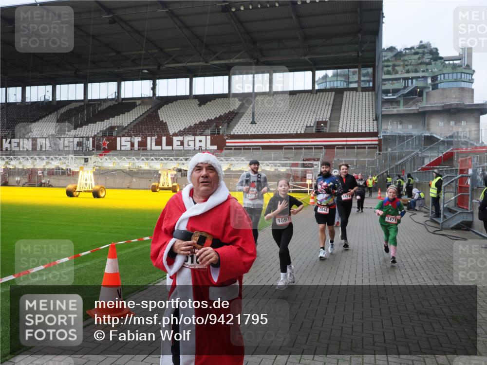 07.12.2025 - St. Pauli X-Mass-Run No. 15 Fabian Wolf http://msf.ph/oto/9421795 07.12.2025 11:47:59 Ziel 724, 796, 1032, 1471, 1474, 1534, 1539, 1597, 1622, 1951, 2381, 2384, 2451, 2452, 2475, 2516, 2842, 3225, 3227, 3312, 3313, 4425, 4427 meine-sportfotos.de