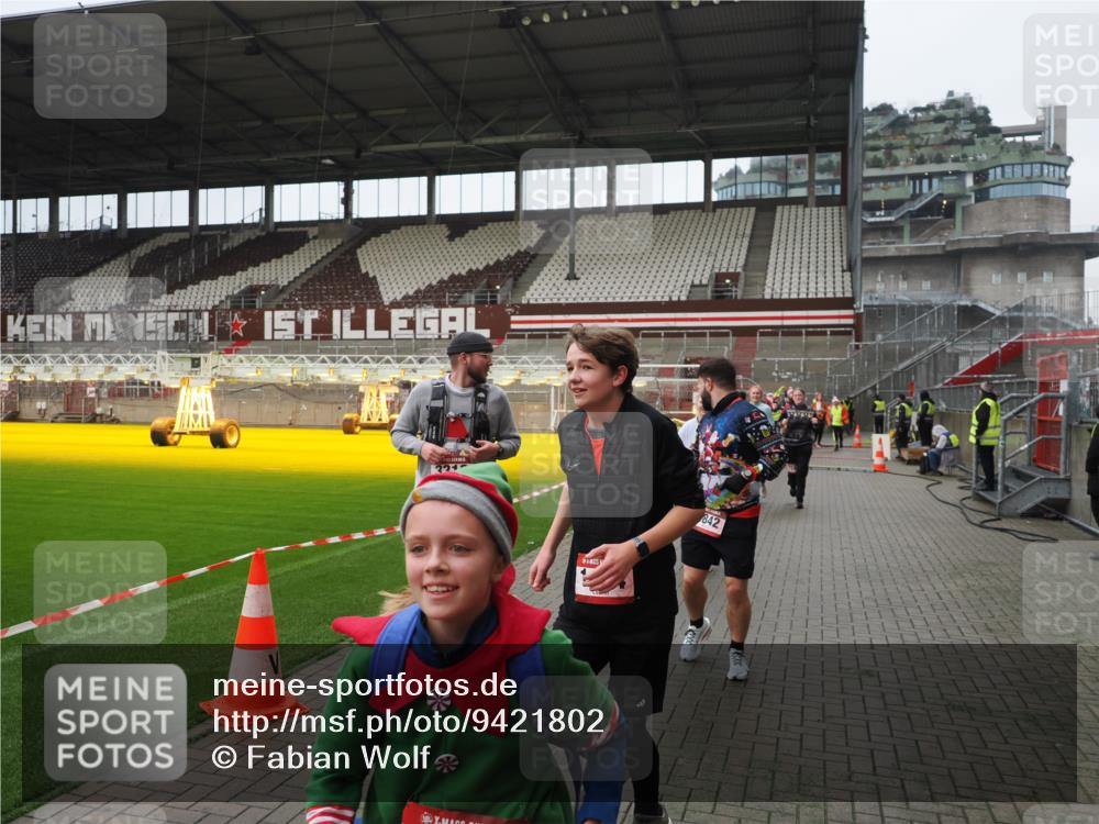 07.12.2025 - St. Pauli X-Mass-Run No. 15 Fabian Wolf http://msf.ph/oto/9421802 07.12.2025 11:48:01 Ziel 724, 796, 1032, 1471, 1474, 1534, 1539, 1597, 1622, 2381, 2384, 2451, 2452, 2475, 2516, 2842, 3225, 3227, 3312, 3313, 3542, 3547, 3602, 4425, 4427 meine-sportfotos.de