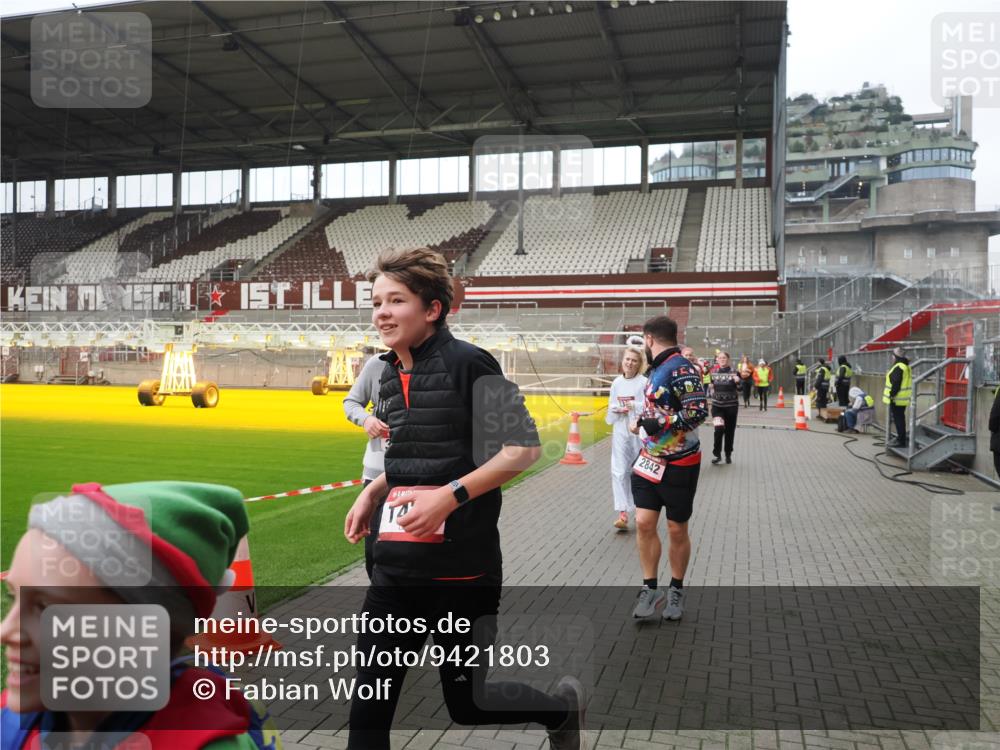 07.12.2025 - St. Pauli X-Mass-Run No. 15 Fabian Wolf http://msf.ph/oto/9421803 07.12.2025 11:48:01 Ziel 724, 796, 1032, 1471, 1474, 1534, 1539, 1597, 1622, 2381, 2384, 2451, 2452, 2475, 2516, 2842, 3225, 3227, 3312, 3313, 3542, 3547, 3602, 4425, 4427 meine-sportfotos.de