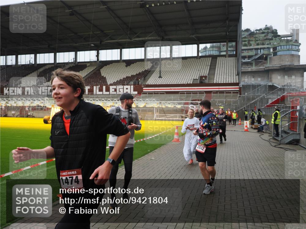 07.12.2025 - St. Pauli X-Mass-Run No. 15 Fabian Wolf http://msf.ph/oto/9421804 07.12.2025 11:48:01 Ziel 724, 796, 1032, 1471, 1474, 1534, 1539, 1597, 1622, 2381, 2384, 2451, 2452, 2475, 2516, 2842, 3225, 3227, 3312, 3313, 3542, 3547, 3602, 4425, 4427 meine-sportfotos.de