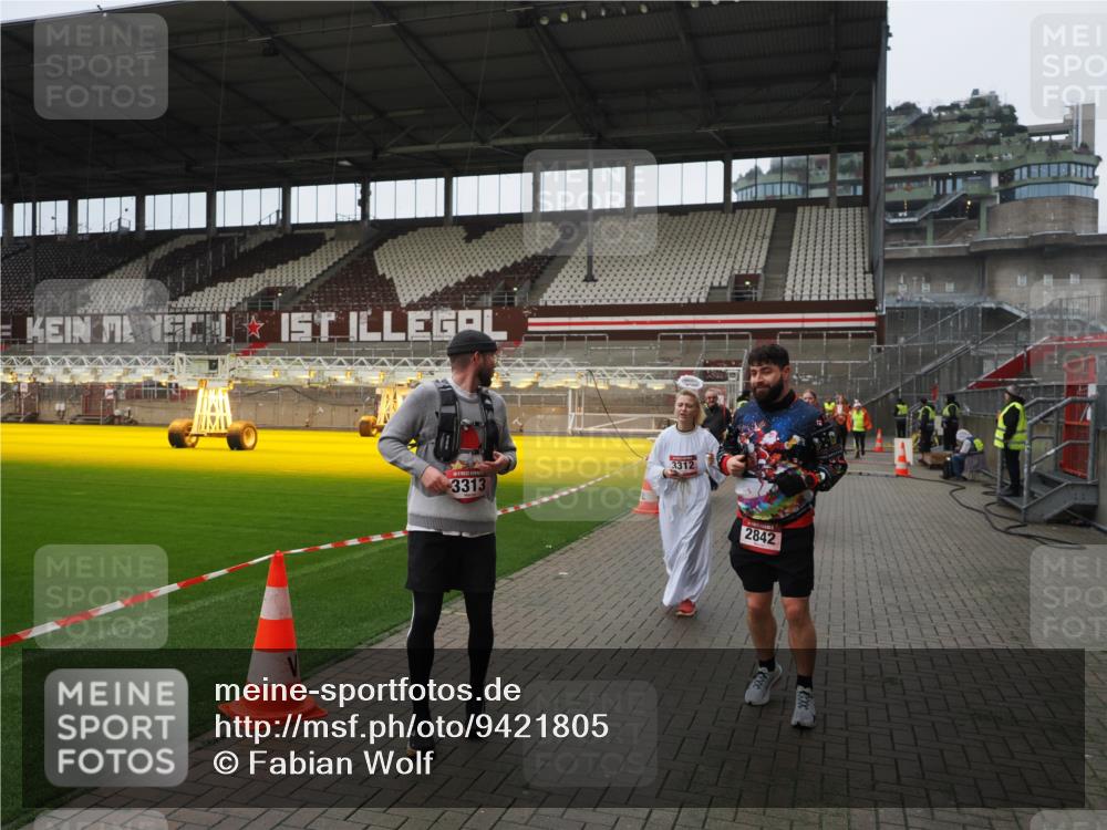 07.12.2025 - St. Pauli X-Mass-Run No. 15 Fabian Wolf http://msf.ph/oto/9421805 07.12.2025 11:48:01 Ziel 724, 796, 1032, 1471, 1474, 1534, 1539, 1597, 1622, 2381, 2384, 2451, 2452, 2475, 2516, 2842, 3225, 3227, 3312, 3313, 3542, 3547, 3602, 4425, 4427 meine-sportfotos.de