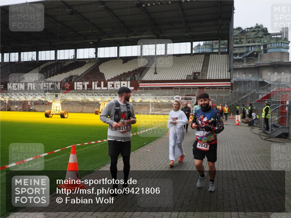 07.12.2025 - St. Pauli X-Mass-Run No. 15 Fabian Wolf http://msf.ph/oto/9421806 07.12.2025 11:48:02 Ziel 207, 724, 796, 1471, 1474, 1534, 1539, 1597, 2381, 2384, 2451, 2452, 2475, 2516, 2842, 3225, 3227, 3312, 3313, 3542, 3545, 3547, 3602, 4425, 4427 meine-sportfotos.de
