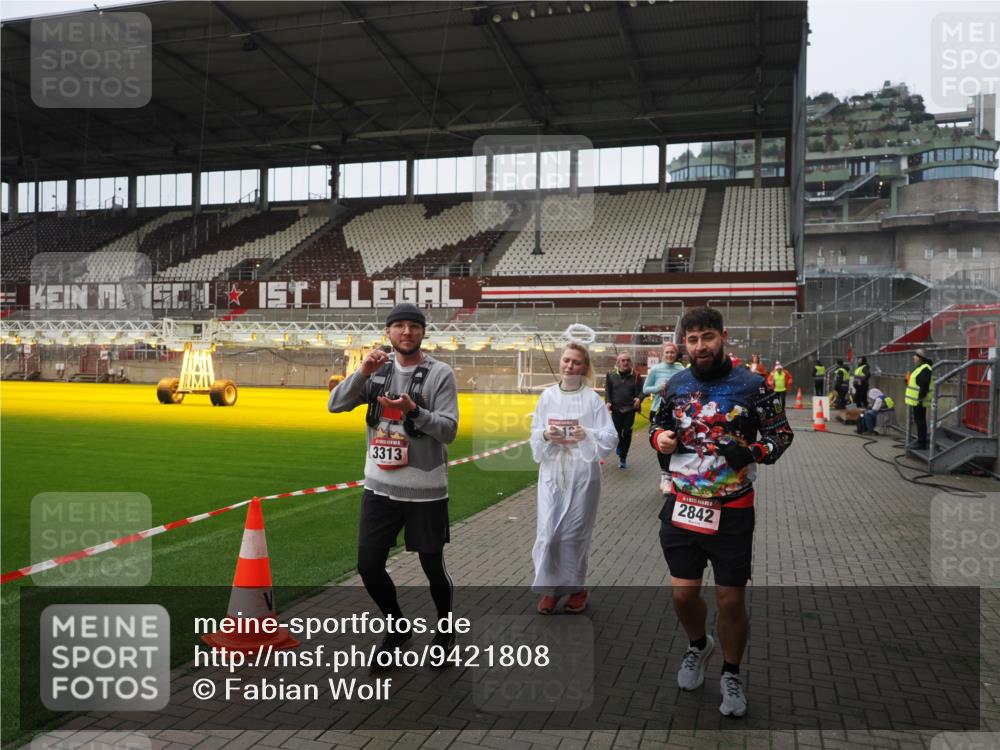 07.12.2025 - St. Pauli X-Mass-Run No. 15 Fabian Wolf http://msf.ph/oto/9421808 07.12.2025 11:48:02 Ziel 207, 724, 796, 1471, 1474, 1534, 1539, 1597, 2381, 2384, 2451, 2452, 2475, 2516, 2842, 3225, 3227, 3312, 3313, 3542, 3545, 3547, 3602, 4425, 4427 meine-sportfotos.de