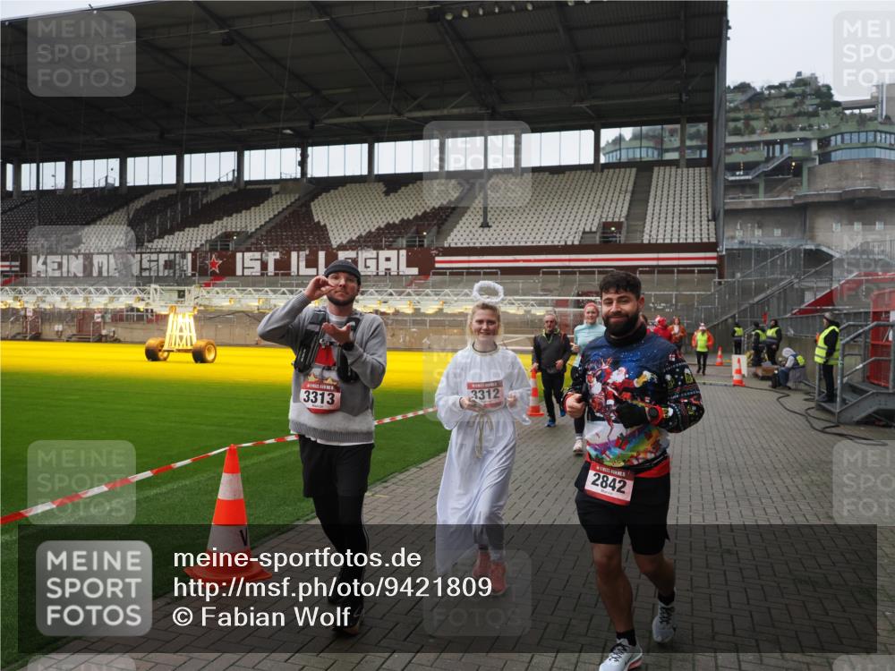 07.12.2025 - St. Pauli X-Mass-Run No. 15 Fabian Wolf http://msf.ph/oto/9421809 07.12.2025 11:48:03 Ziel 207, 724, 796, 1471, 1474, 1597, 2381, 2384, 2451, 2452, 2475, 2516, 2842, 3227, 3312, 3313, 3542, 3545, 3547, 3602, 4425, 4427 meine-sportfotos.de