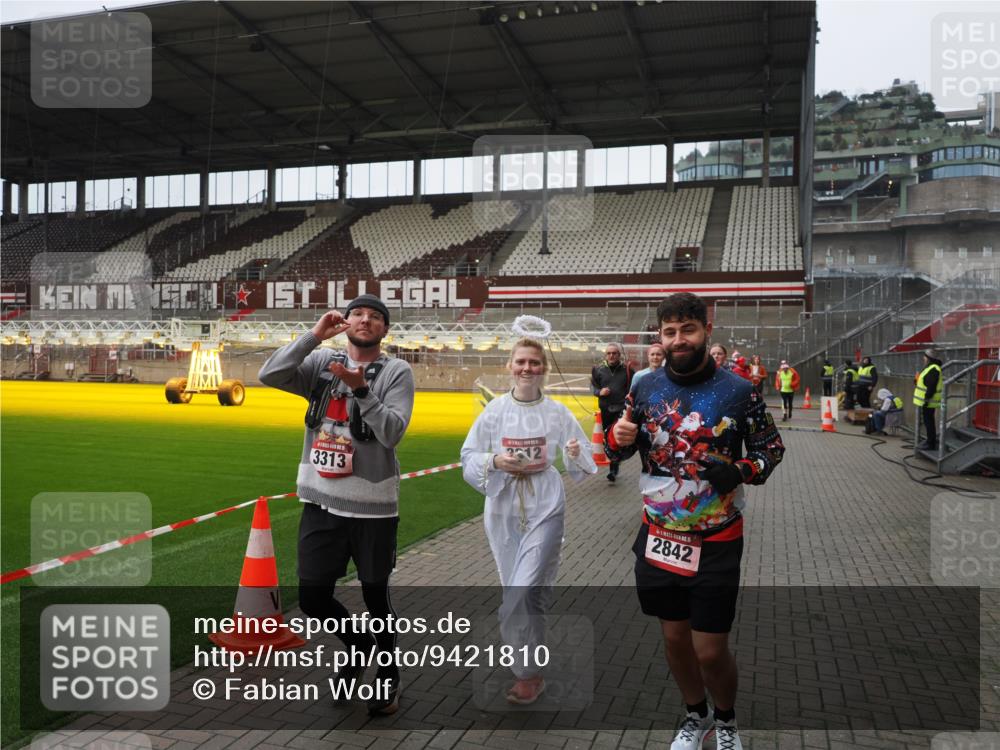 07.12.2025 - St. Pauli X-Mass-Run No. 15 Fabian Wolf http://msf.ph/oto/9421810 07.12.2025 11:48:03 Ziel 207, 724, 796, 1471, 1474, 1597, 2381, 2384, 2451, 2452, 2475, 2516, 2842, 3227, 3312, 3313, 3542, 3545, 3547, 3602, 4425, 4427 meine-sportfotos.de