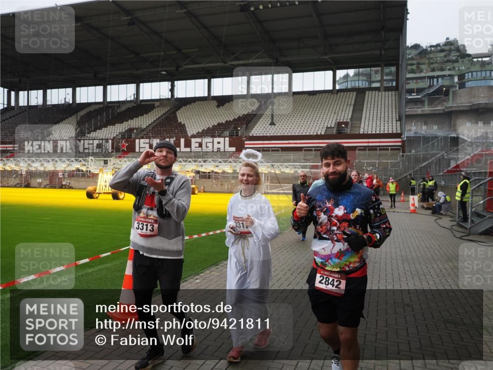 07.12.2025 - St. Pauli X-Mass-Run No. 15 Fabian Wolf http://msf.ph/oto/9421811 07.12.2025 11:48:03 Ziel 207, 724, 796, 1471, 1474, 1597, 2381, 2384, 2451, 2452, 2475, 2516, 2842, 3227, 3312, 3313, 3542, 3545, 3547, 3602, 4425, 4427 meine-sportfotos.de