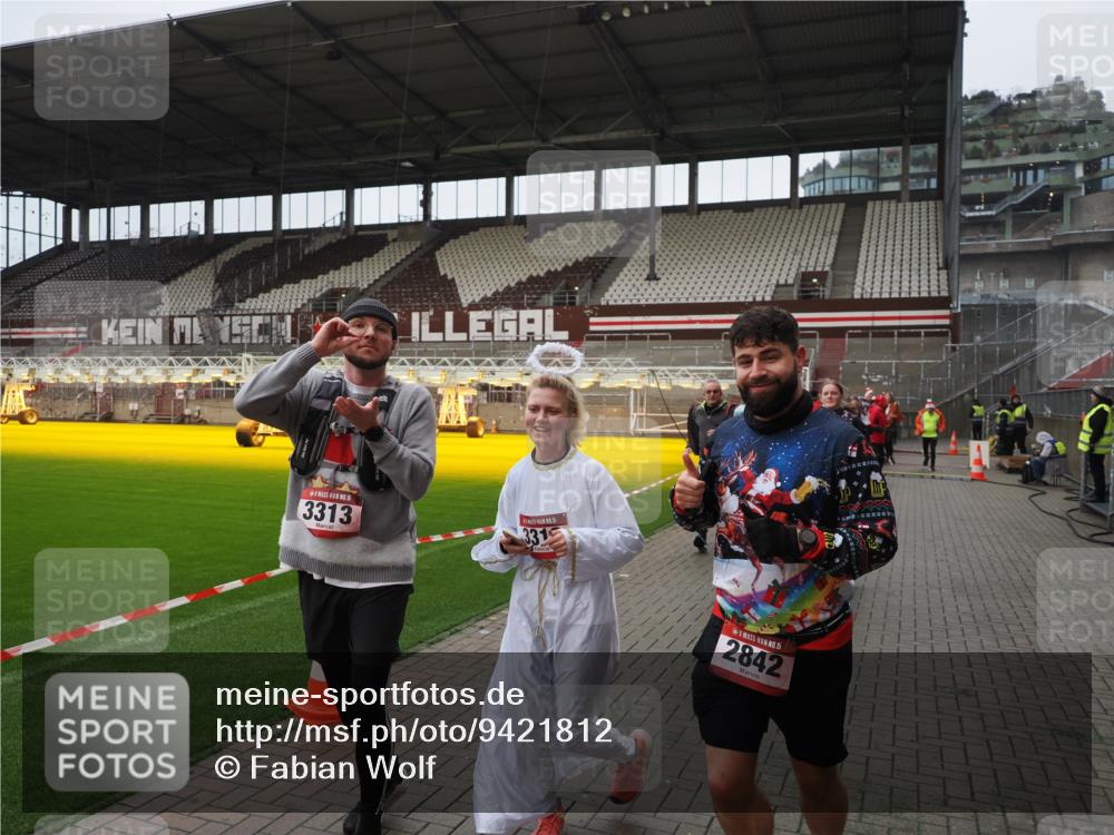 07.12.2025 - St. Pauli X-Mass-Run No. 15 Fabian Wolf http://msf.ph/oto/9421812 07.12.2025 11:48:03 Ziel 207, 724, 796, 1471, 1474, 1597, 2381, 2384, 2451, 2452, 2475, 2516, 2842, 3227, 3312, 3313, 3542, 3545, 3547, 3602, 4425, 4427 meine-sportfotos.de