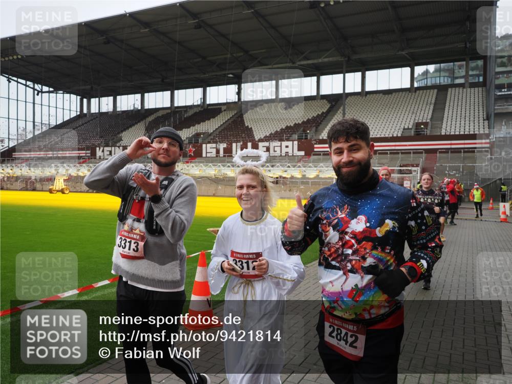 07.12.2025 - St. Pauli X-Mass-Run No. 15 Fabian Wolf http://msf.ph/oto/9421814 07.12.2025 11:48:04 Ziel 207, 724, 796, 1471, 1474, 1597, 2381, 2384, 2451, 2452, 2475, 2516, 2842, 3312, 3313, 3542, 3545, 3547, 3602, 4425, 4427 meine-sportfotos.de