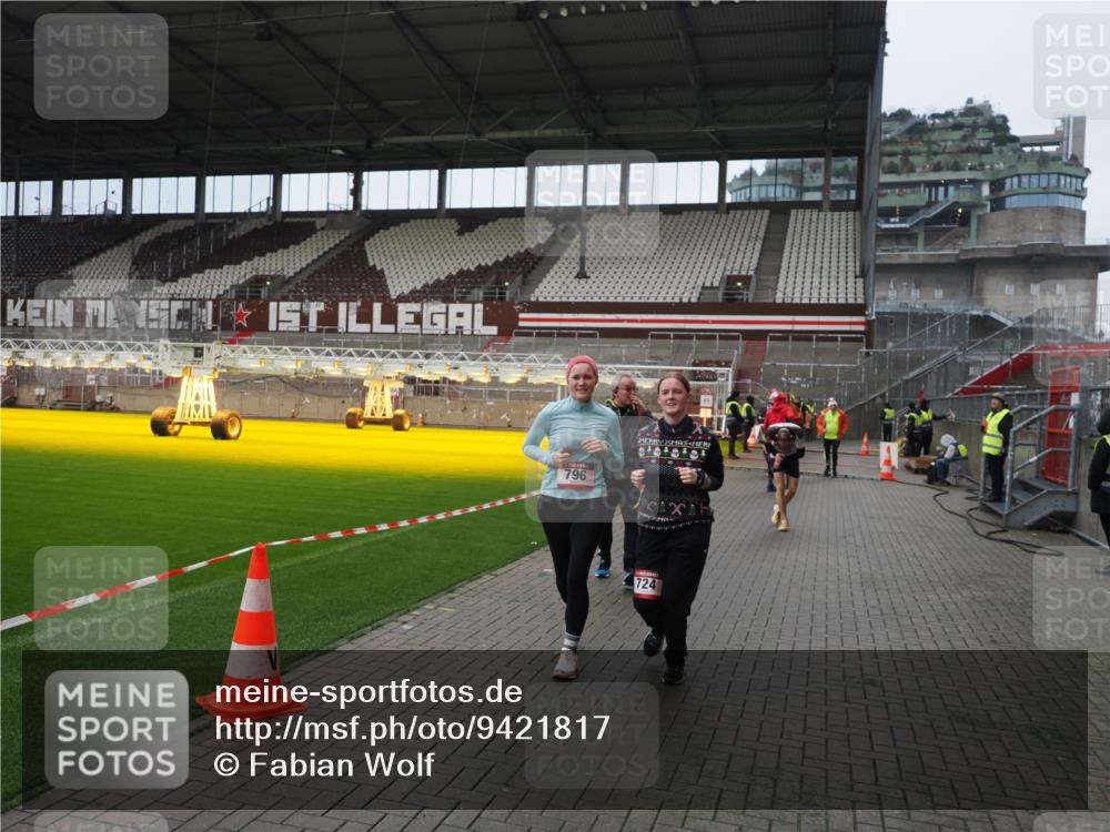 07.12.2025 - St. Pauli X-Mass-Run No. 15 Fabian Wolf http://msf.ph/oto/9421817 07.12.2025 11:48:04 Ziel 207, 724, 796, 1471, 1474, 1597, 2381, 2384, 2451, 2452, 2475, 2516, 2842, 3312, 3313, 3542, 3545, 3547, 3602, 4425, 4427 meine-sportfotos.de