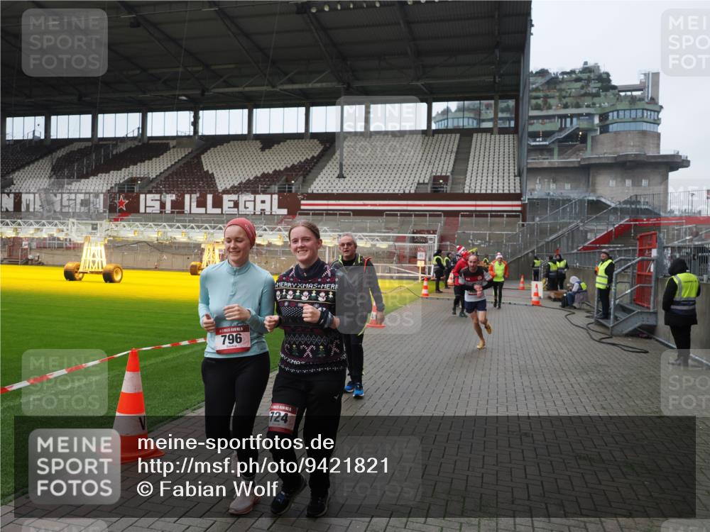07.12.2025 - St. Pauli X-Mass-Run No. 15 Fabian Wolf http://msf.ph/oto/9421821 07.12.2025 11:48:05 Ziel 207, 724, 796, 1471, 1474, 1597, 2381, 2384, 2516, 2842, 3312, 3313, 3542, 3545, 3547, 3602, 4425, 4427 meine-sportfotos.de