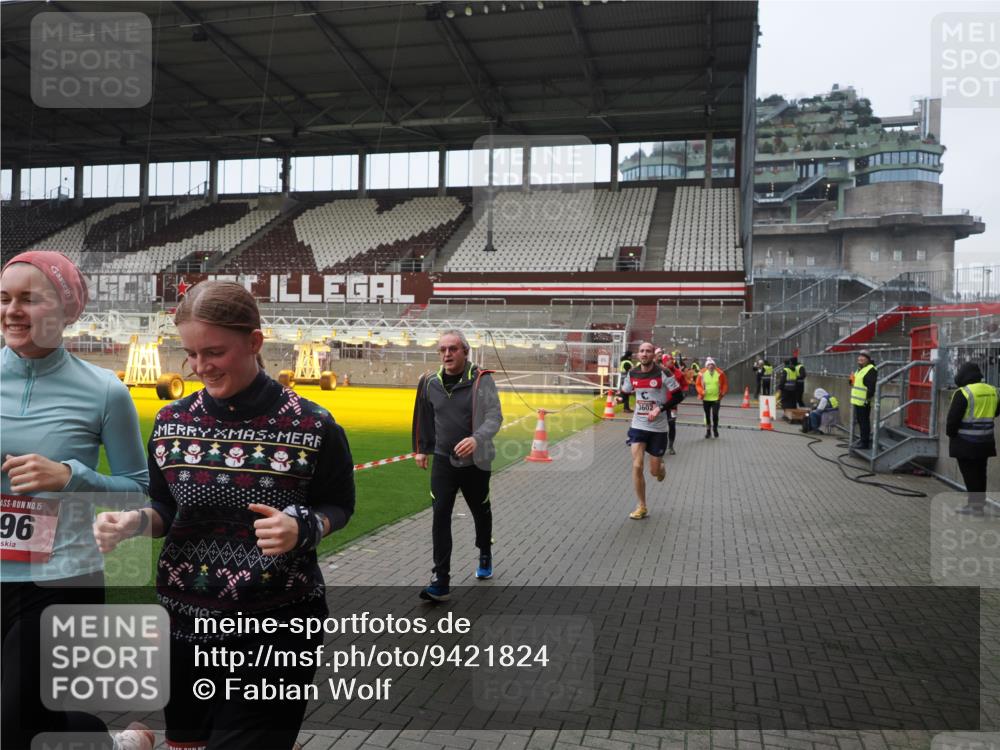 07.12.2025 - St. Pauli X-Mass-Run No. 15 Fabian Wolf http://msf.ph/oto/9421824 07.12.2025 11:48:06 Ziel 207, 724, 796, 1471, 1474, 1597, 2381, 2384, 2516, 2842, 3312, 3313, 3542, 3545, 3547, 3602, 4425, 4427 meine-sportfotos.de
