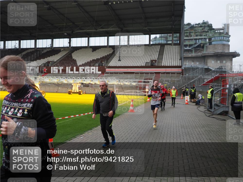 07.12.2025 - St. Pauli X-Mass-Run No. 15 Fabian Wolf http://msf.ph/oto/9421825 07.12.2025 11:48:06 Ziel 207, 724, 796, 1471, 1474, 1597, 2381, 2384, 2516, 2842, 3312, 3313, 3542, 3545, 3547, 3602, 4425, 4427 meine-sportfotos.de
