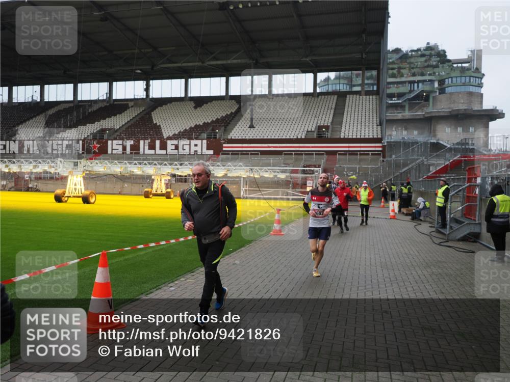 07.12.2025 - St. Pauli X-Mass-Run No. 15 Fabian Wolf http://msf.ph/oto/9421826 07.12.2025 11:48:06 Ziel 207, 724, 796, 1471, 1474, 1597, 2381, 2384, 2516, 2842, 3312, 3313, 3542, 3545, 3547, 3602, 4425, 4427 meine-sportfotos.de