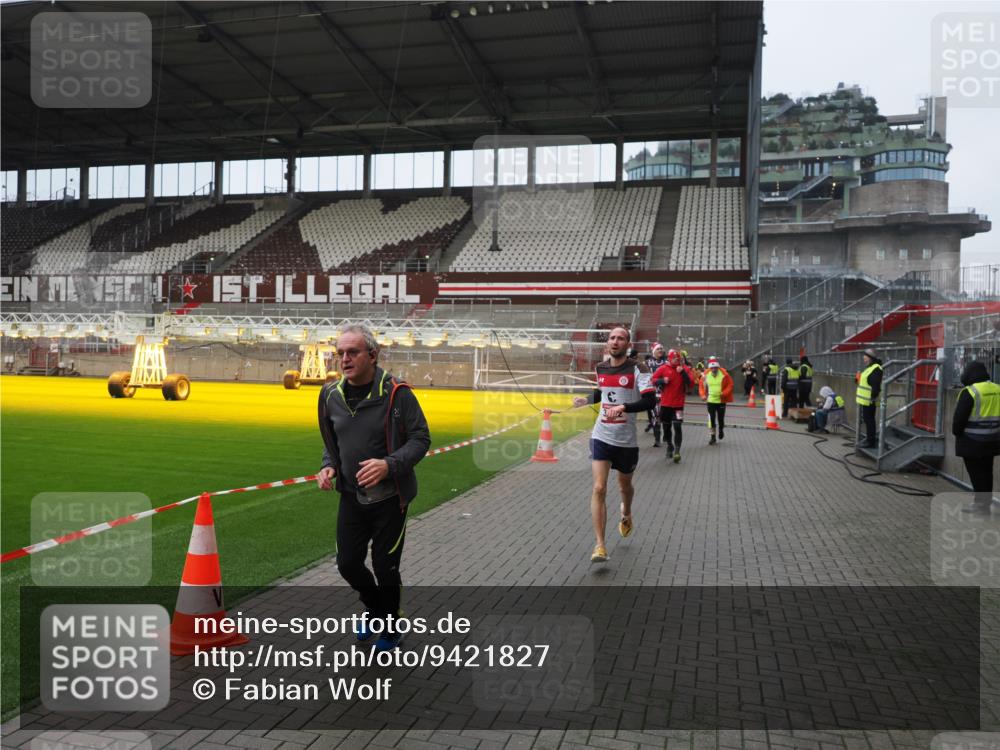 07.12.2025 - St. Pauli X-Mass-Run No. 15 Fabian Wolf http://msf.ph/oto/9421827 07.12.2025 11:48:06 Ziel 207, 724, 796, 1471, 1474, 1597, 2381, 2384, 2516, 2842, 3312, 3313, 3542, 3545, 3547, 3602, 4425, 4427 meine-sportfotos.de