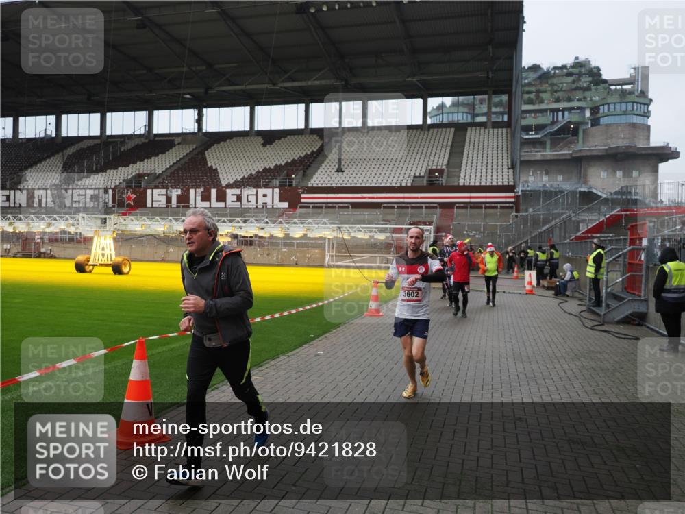 07.12.2025 - St. Pauli X-Mass-Run No. 15 Fabian Wolf http://msf.ph/oto/9421828 07.12.2025 11:48:07 Ziel 207, 724, 796, 1471, 1474, 1597, 2381, 2384, 2516, 2842, 3312, 3313, 3542, 3545, 3547, 3602, 4425, 4427 meine-sportfotos.de