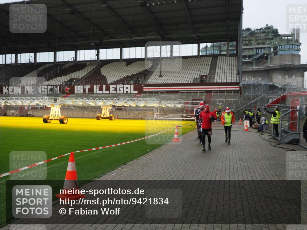 07.12.2025 - St. Pauli X-Mass-Run No. 15 Fabian Wolf http://msf.ph/oto/9421834 07.12.2025 11:48:08 Ziel 207, 724, 796, 1471, 1474, 1597, 2516, 2842, 3312, 3313, 3542, 3545, 3547, 3602, 4425, 4427 meine-sportfotos.de