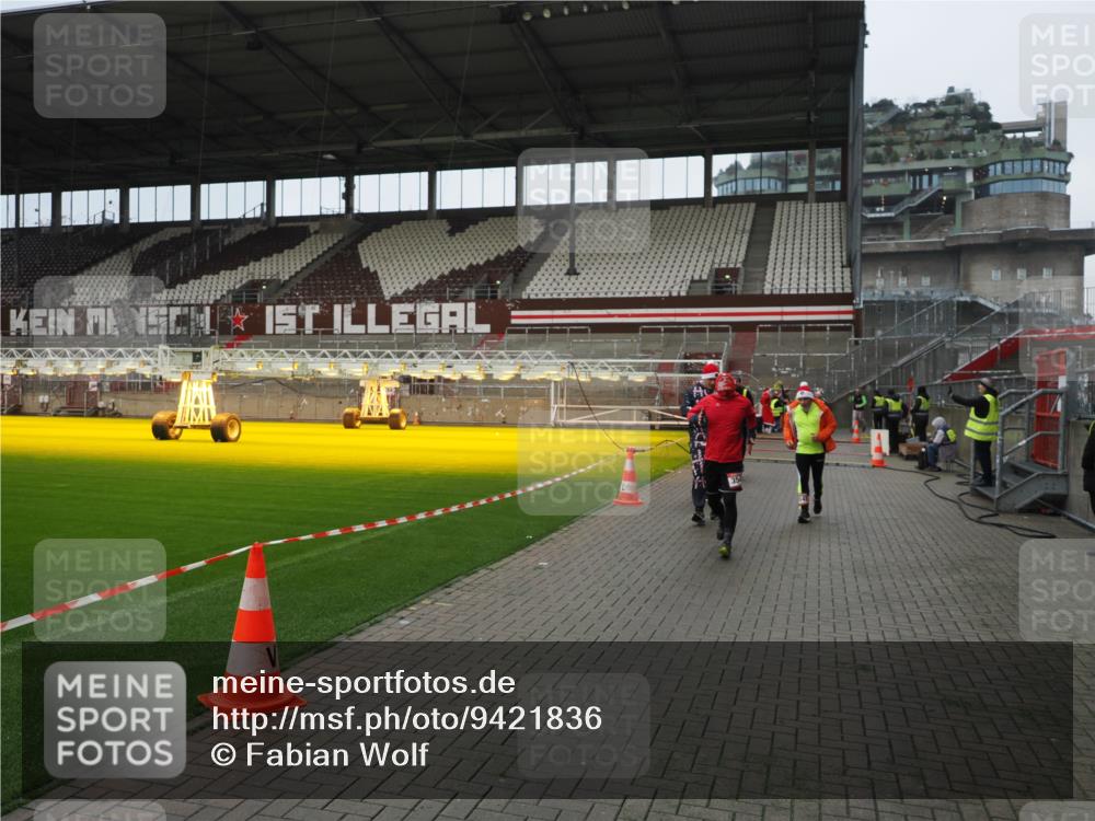 07.12.2025 - St. Pauli X-Mass-Run No. 15 Fabian Wolf http://msf.ph/oto/9421836 07.12.2025 11:48:08 Ziel 207, 724, 796, 1471, 1474, 1597, 2516, 2842, 3312, 3313, 3542, 3545, 3547, 3602, 4425, 4427 meine-sportfotos.de