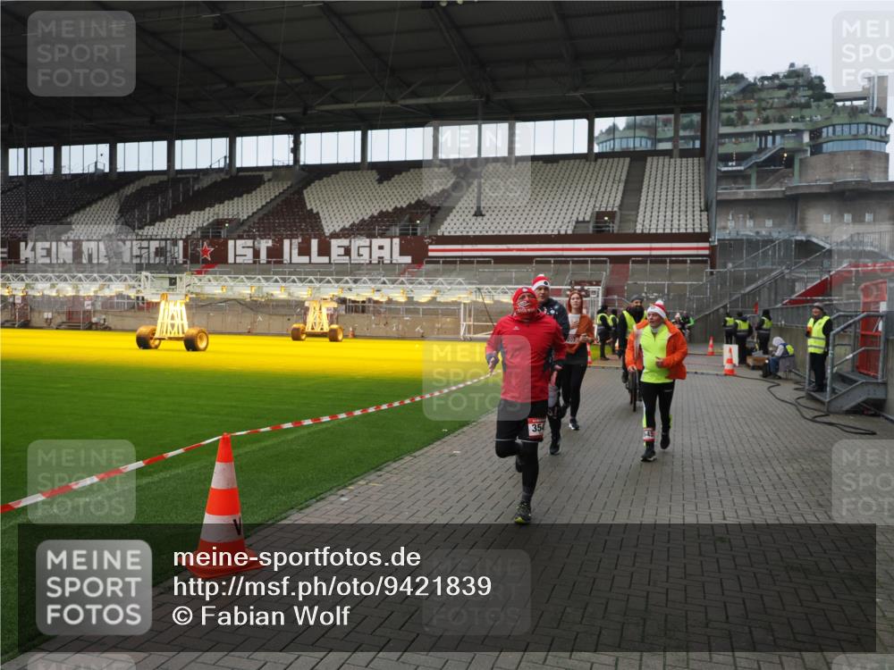 07.12.2025 - St. Pauli X-Mass-Run No. 15 Fabian Wolf http://msf.ph/oto/9421839 07.12.2025 11:48:10 Ziel 207, 724, 796, 1471, 1474, 1597, 2842, 3312, 3313, 3542, 3545, 3547, 3602 meine-sportfotos.de