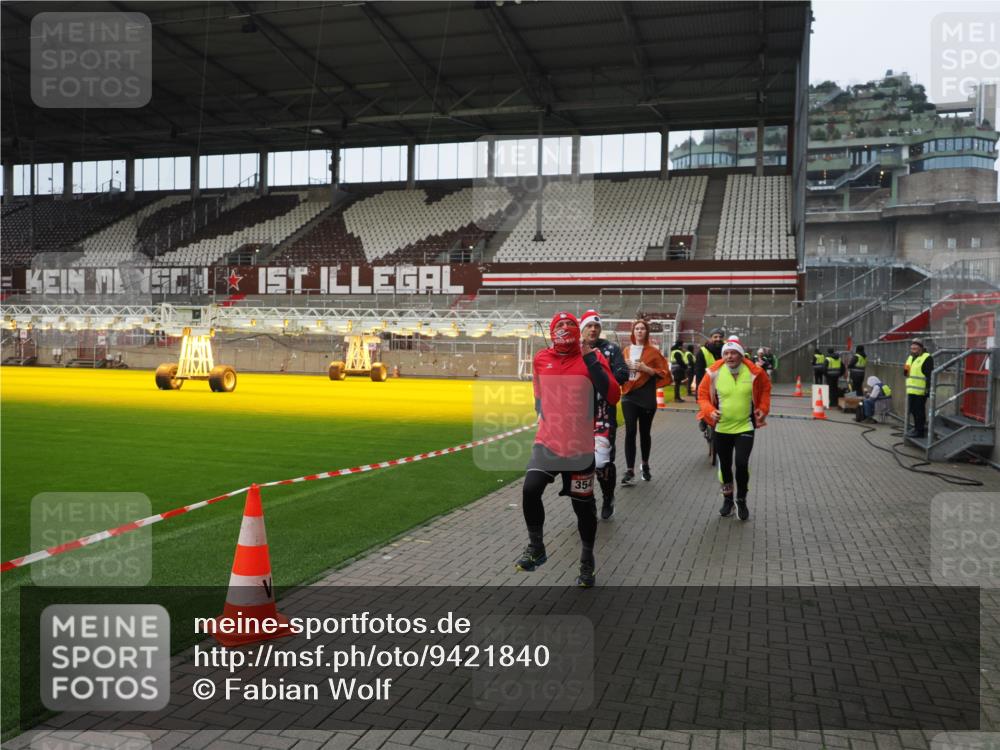 07.12.2025 - St. Pauli X-Mass-Run No. 15 Fabian Wolf http://msf.ph/oto/9421840 07.12.2025 11:48:10 Ziel 207, 724, 796, 1471, 1474, 1597, 2842, 3312, 3313, 3542, 3545, 3547, 3602 meine-sportfotos.de