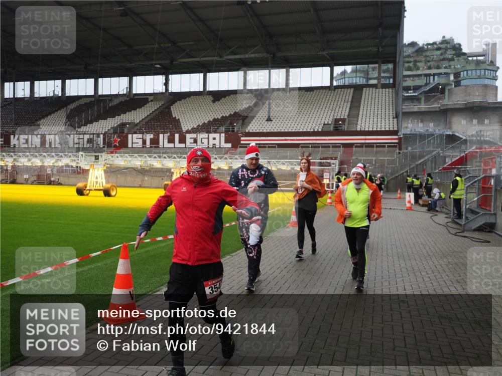 07.12.2025 - St. Pauli X-Mass-Run No. 15 Fabian Wolf http://msf.ph/oto/9421844 07.12.2025 11:48:11 Ziel 207, 724, 796, 1471, 1474, 1597, 2842, 3312, 3504, 3528, 3542, 3545, 3547, 3602 meine-sportfotos.de