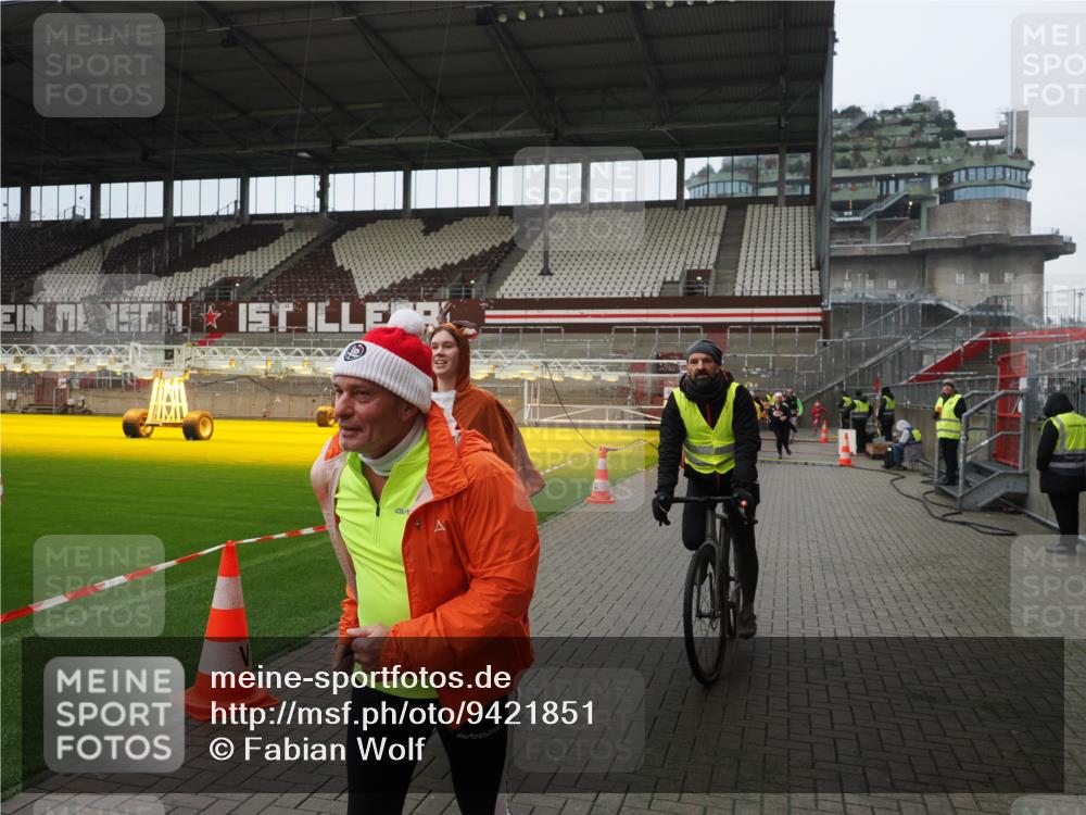 07.12.2025 - St. Pauli X-Mass-Run No. 15 Fabian Wolf http://msf.ph/oto/9421851 07.12.2025 11:48:13 Ziel 207, 724, 796, 990, 1471, 1474, 1597, 3312, 3504, 3528, 3542, 3545, 3547, 3602 meine-sportfotos.de