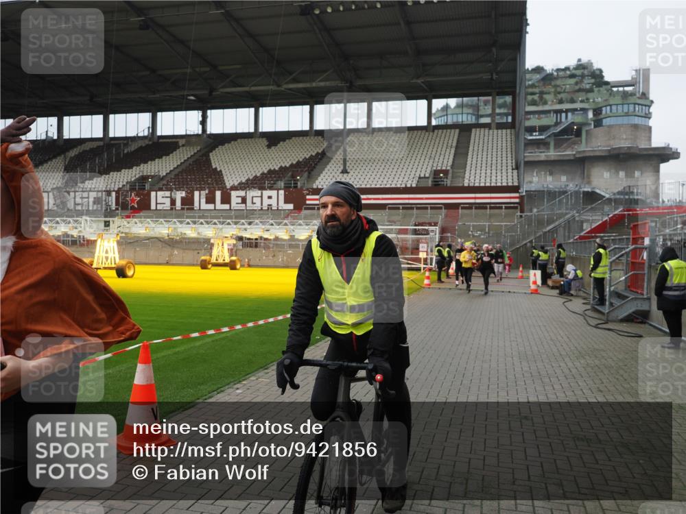 07.12.2025 - St. Pauli X-Mass-Run No. 15 Fabian Wolf http://msf.ph/oto/9421856 07.12.2025 11:48:14 Ziel 207, 724, 796, 990, 3504, 3528, 3542, 3545, 3547, 3602, 3657 meine-sportfotos.de