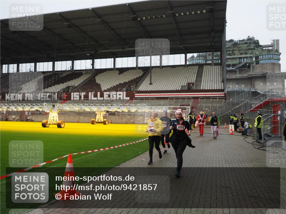 07.12.2025 - St. Pauli X-Mass-Run No. 15 Fabian Wolf http://msf.ph/oto/9421857 07.12.2025 11:48:18 Ziel 207, 990, 3504, 3528, 3542, 3545, 3547, 3602, 3635, 3638, 3657 meine-sportfotos.de