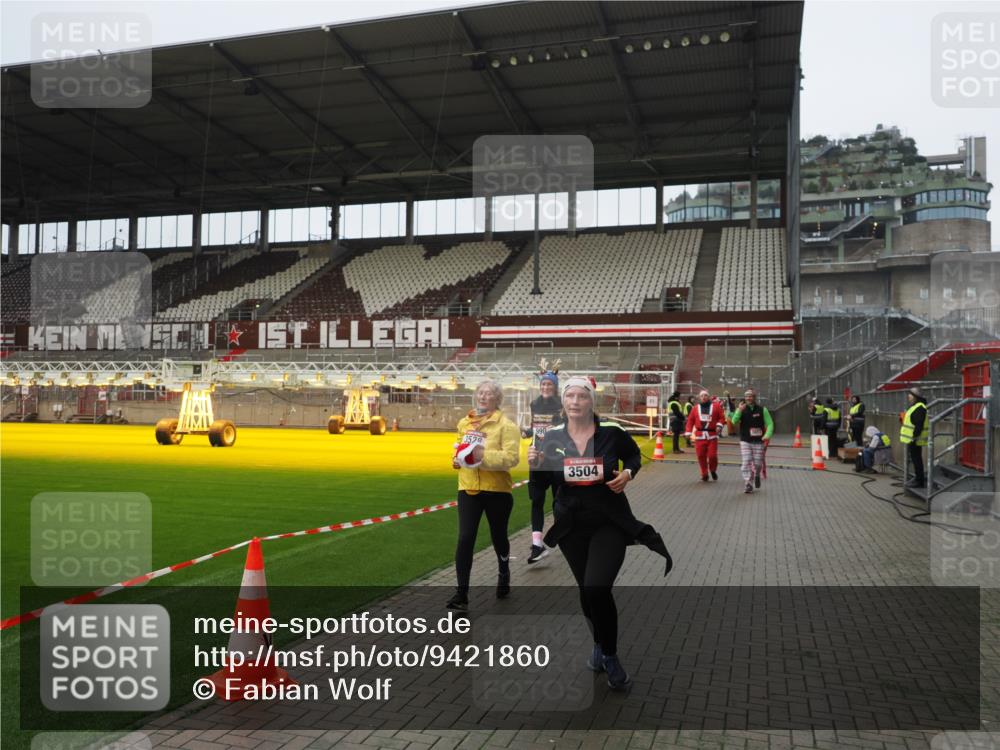 07.12.2025 - St. Pauli X-Mass-Run No. 15 Fabian Wolf http://msf.ph/oto/9421860 07.12.2025 11:48:19 Ziel 207, 990, 3504, 3528, 3542, 3545, 3547, 3602, 3635, 3638, 3657 meine-sportfotos.de