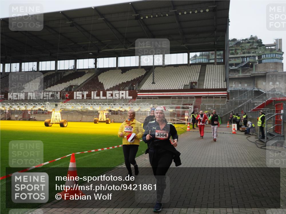 07.12.2025 - St. Pauli X-Mass-Run No. 15 Fabian Wolf http://msf.ph/oto/9421861 07.12.2025 11:48:19 Ziel 207, 990, 3504, 3528, 3542, 3545, 3547, 3602, 3635, 3638, 3657 meine-sportfotos.de