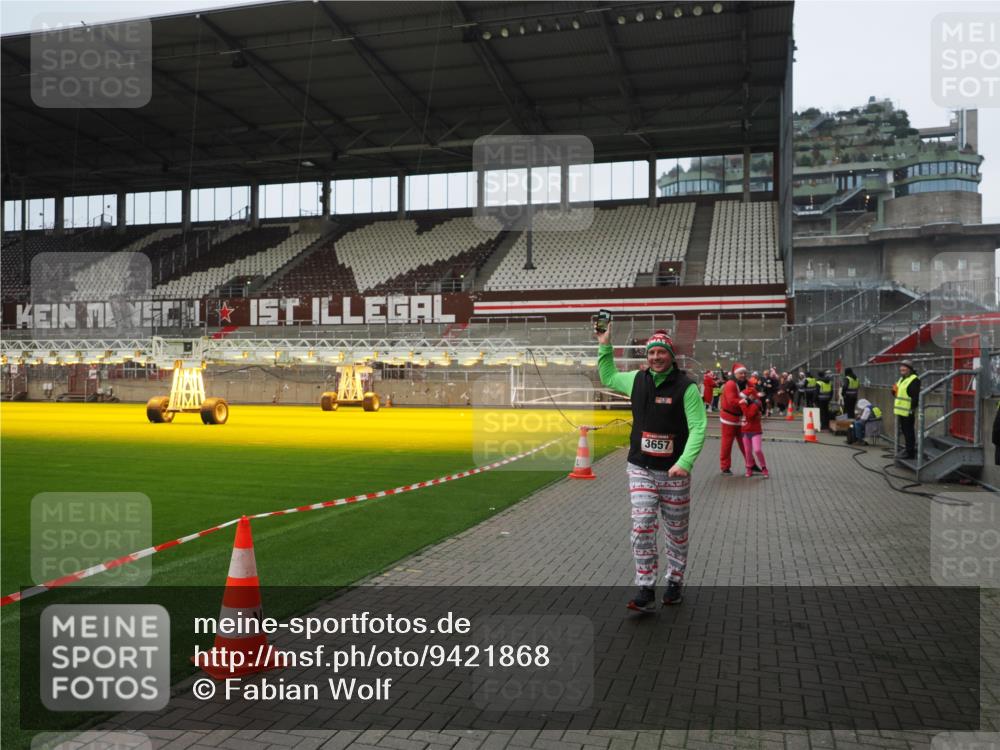 07.12.2025 - St. Pauli X-Mass-Run No. 15 Fabian Wolf http://msf.ph/oto/9421868 07.12.2025 11:48:23 Ziel 616, 990, 3504, 3528, 3635, 3638, 3657 meine-sportfotos.de