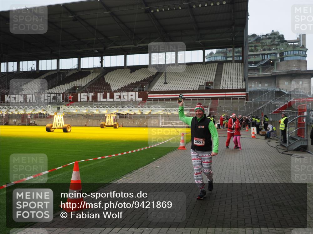 07.12.2025 - St. Pauli X-Mass-Run No. 15 Fabian Wolf http://msf.ph/oto/9421869 07.12.2025 11:48:23 Ziel 616, 990, 3504, 3528, 3635, 3638, 3657 meine-sportfotos.de
