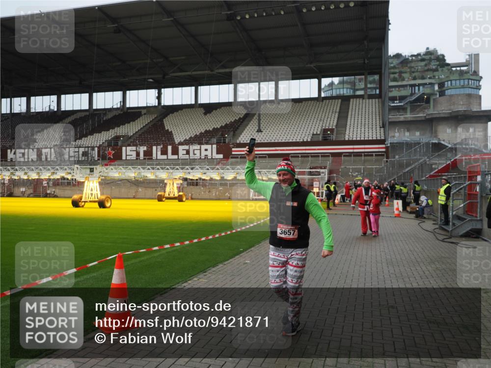 07.12.2025 - St. Pauli X-Mass-Run No. 15 Fabian Wolf http://msf.ph/oto/9421871 07.12.2025 11:48:23 Ziel 616, 990, 3504, 3528, 3635, 3638, 3657 meine-sportfotos.de
