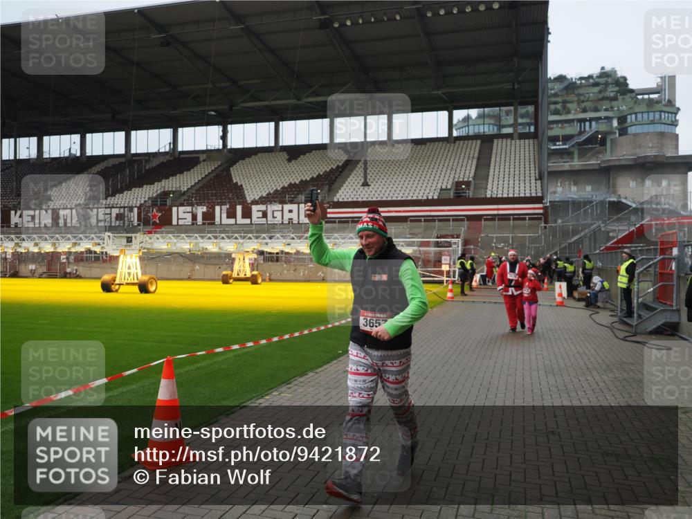 07.12.2025 - St. Pauli X-Mass-Run No. 15 Fabian Wolf http://msf.ph/oto/9421872 07.12.2025 11:48:24 Ziel 616, 732, 990, 1927, 3504, 3528, 3635, 3638, 3657 meine-sportfotos.de