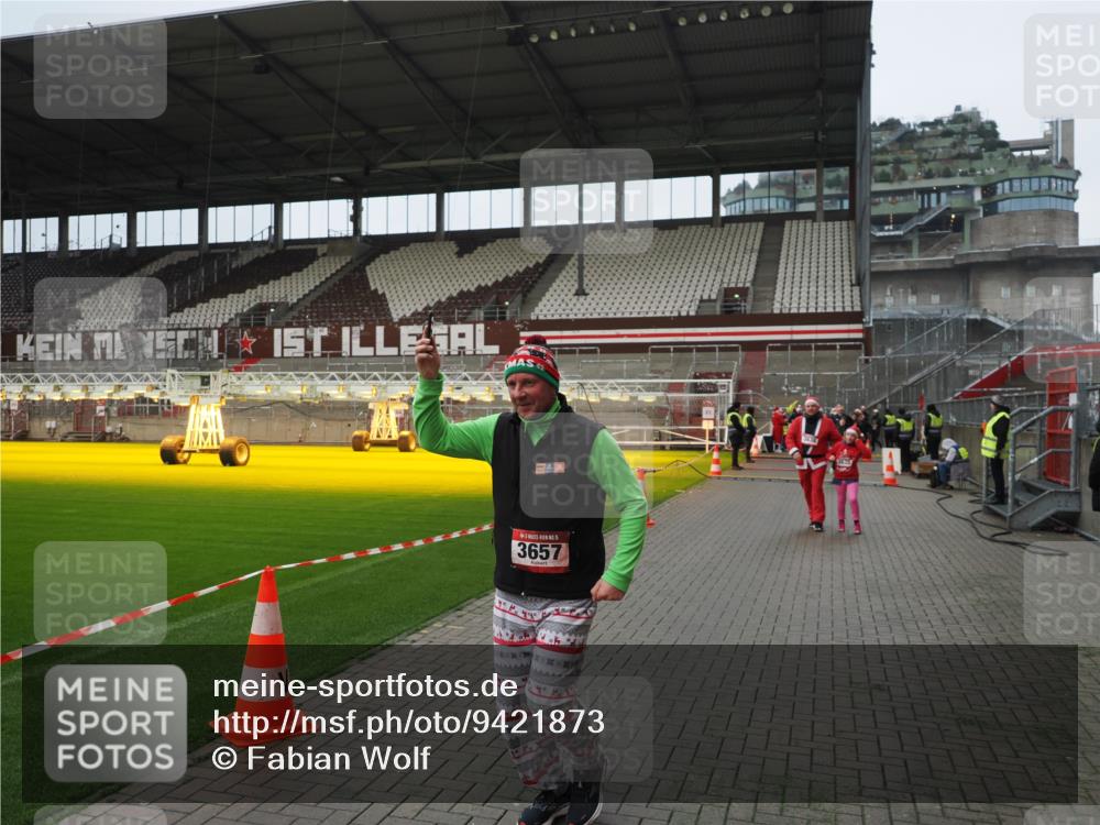 07.12.2025 - St. Pauli X-Mass-Run No. 15 Fabian Wolf http://msf.ph/oto/9421873 07.12.2025 11:48:24 Ziel 616, 732, 990, 1927, 3504, 3528, 3635, 3638, 3657 meine-sportfotos.de