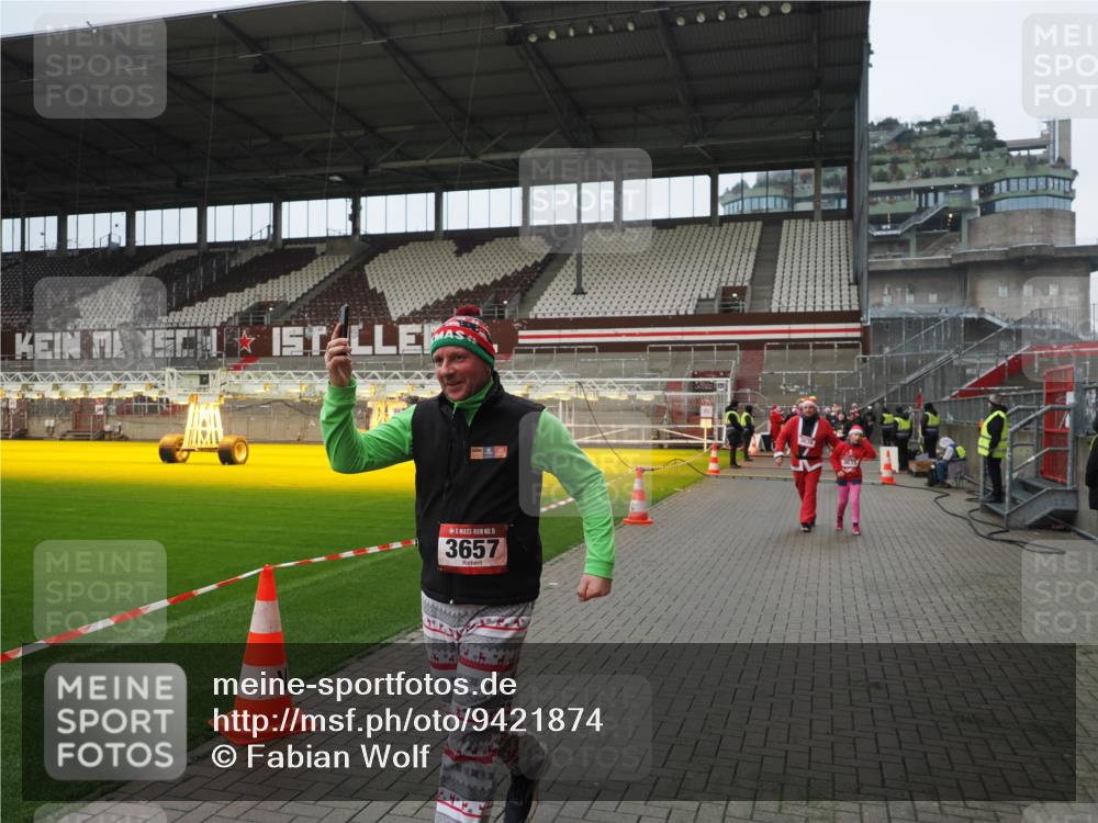 07.12.2025 - St. Pauli X-Mass-Run No. 15 Fabian Wolf http://msf.ph/oto/9421874 07.12.2025 11:48:24 Ziel 616, 732, 990, 1927, 3504, 3528, 3635, 3638, 3657 meine-sportfotos.de