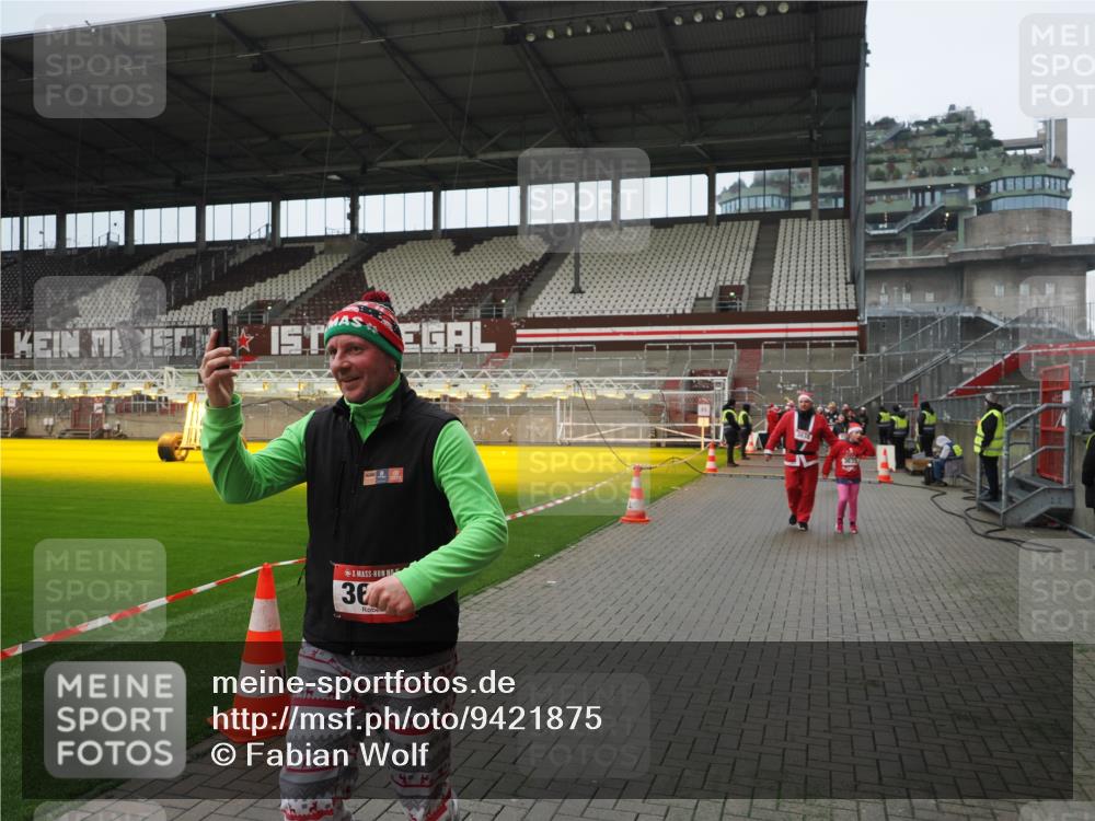 07.12.2025 - St. Pauli X-Mass-Run No. 15 Fabian Wolf http://msf.ph/oto/9421875 07.12.2025 11:48:24 Ziel 616, 732, 990, 1927, 3504, 3528, 3635, 3638, 3657 meine-sportfotos.de